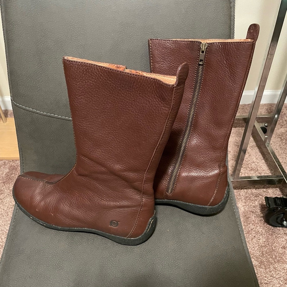 Used brown leather boots (Born) size 9.5